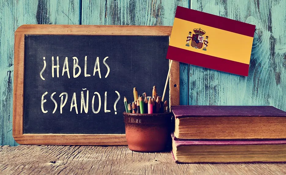 Chaulkboard with "Do you speak spanish" on it